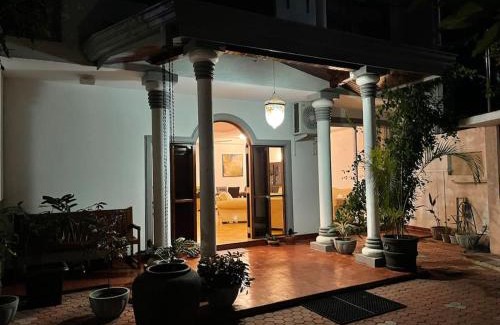 Maharagama Apartment | Air conditioned 3 bed home!