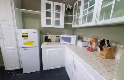 Westmoorings House | Air-conditioned 4 bedroom townhouse great location, Westmall area