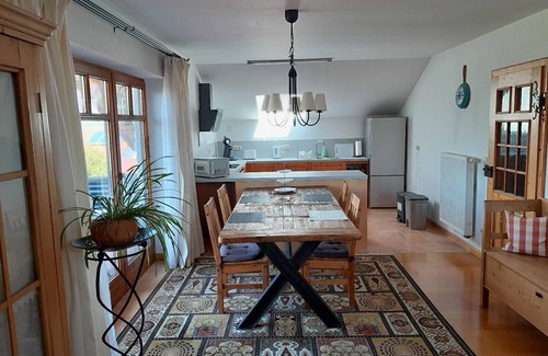 Loifling Apartment | Air-conditioned apartment (110sqm) with balcony and 2 bedrooms