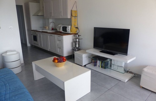 Lazaret Apartment | Air Conditioned Apartment with Panoramic Sea Views, Communal Pool & Free Parking