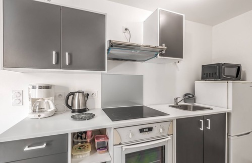 Maraussan Apartment | Air-conditioned city-center T2 with exterior