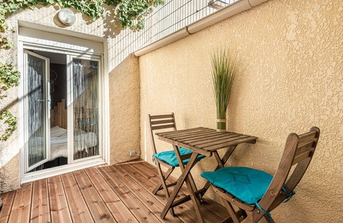 Maraussan Apartment | Air-conditioned city-center T2 with exterior