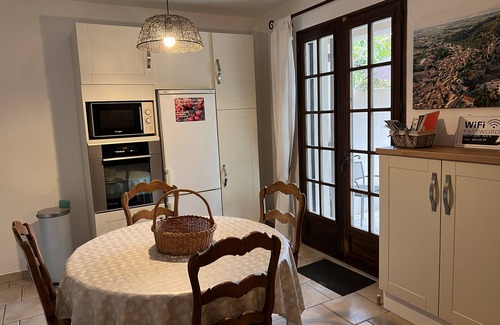 Boulbon House | Air-conditioned cottage at a fruit farmer-Li Fru