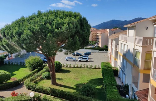 Argeles Plage Apartment | Air-conditioned apartment. Close to shops and sea. Parking. Rated Atout France 1*.