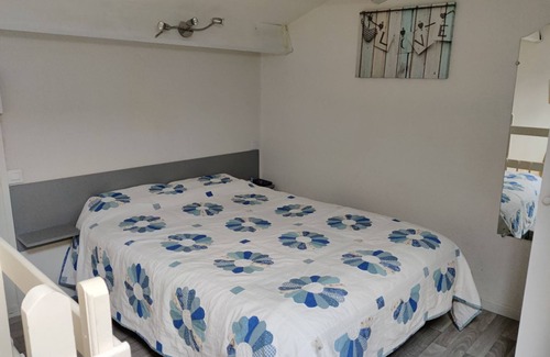 Argeles Plage Apartment | Air-conditioned apartment. Close to shops and sea. Parking. Rated Atout France 1*.