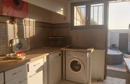 Le Grau-Du-Roi House | air-conditioned house, well equipped, veranda, jacuzzi, quiet garden, close to everything