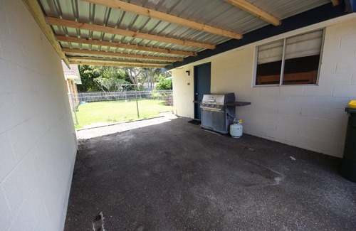 Hat Head Apartment | Air conditioned *ground floor own carport * Sheets/Towels not included