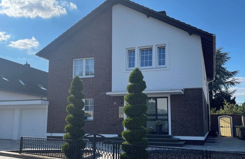 Sinzenich Apartment | Air-conditioned Holiday Apartment near the Lake