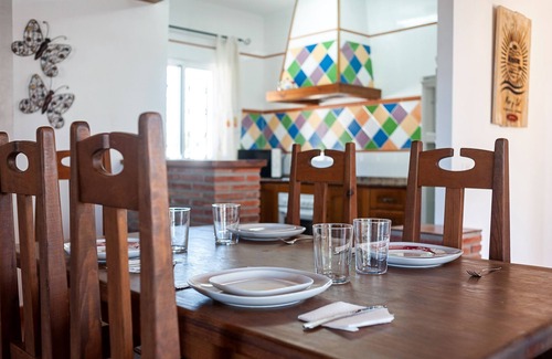 Zahora House | Air-conditioned Holiday Home with Patio, Pool, Wi-Fi and Lawn