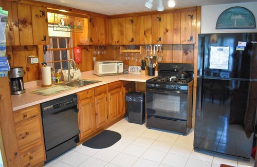 West Dennis House | Air conditioned house by South Village beach!