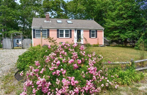 West Dennis House | Air conditioned house by South Village beach!
