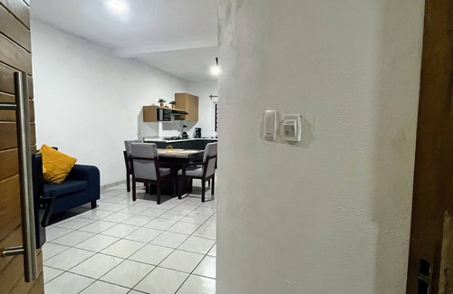 Colima House | Air-conditioned house, electric gate, covered garage, lovingly decorated.