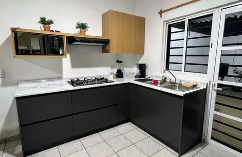 Colima House | Air-conditioned house, electric gate, covered garage, lovingly decorated.