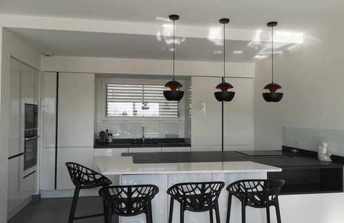 Vacquiers Villa | Air-conditioned house overlooking the Pyrenees with heated pool and covered spa