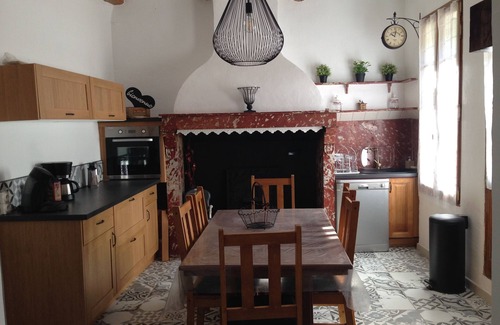 Lespignan House | Air-conditioned Maison de Maitre 13 km from beaches, gardens, secure swimming pool, games.