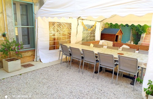 Lespignan House | Air-conditioned Maison de Maitre 13 km from beaches, gardens, secure swimming pool, games.