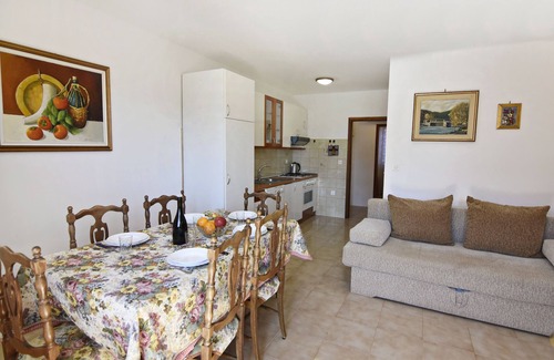 Basanija Apartment | Air-conditioned Maria Savudrija apartment near the beach, WiFi, parking