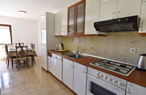 Basanija Apartment | Air-conditioned Maria Savudrija apartment near the beach, WiFi, parking