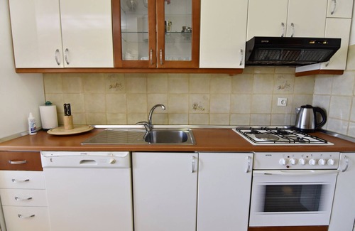 Basanija Apartment | Air-conditioned Maria Savudrija apartment near the beach, WiFi, parking