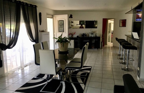 Arsague House | Air-conditioned new house suitable for the disabled with a large garden