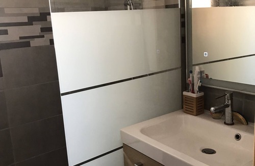 13th Arrondissement Bed & Breakfast | Air-conditioned room in a villa less than 10 km from Marseille's Vieux Port
