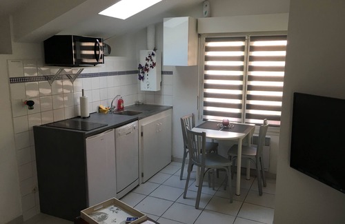 Pezens Apartment | Air-conditioned self-contained studio with private pool in villa near Carcassonne