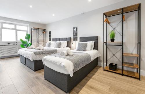 Southgate Green Apartment | Air-Conditioned Studio, 20min to City Centre