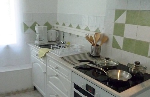 Meze Apartment | Air-conditioned Studio on the Ground Floor, in Historic Mèze, Bassin de Thau