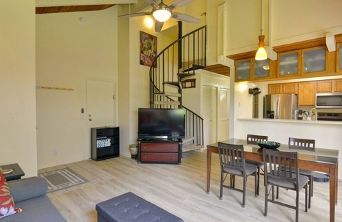 Princeville Condo | Air Conditioned Upstairs Condo with full kitchen, pool, wifi, walk to beach.