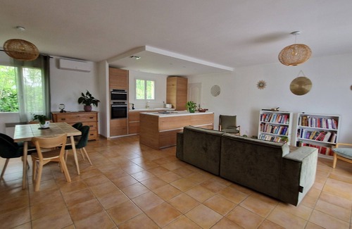 La Calmette Villa | Air-conditioned villa with swimming pool between the sea and the Cevennes mountains.