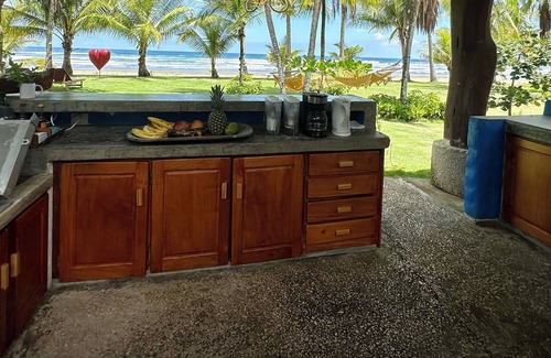 Javilla Villa | Air conditioner in all the bedrooms, swimming pool, experience the pura vida!