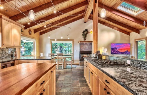 Montgomery Estates Cabin | Air Conditioning, Walk to Trails, Game Room, Hot Tub, 10 Beds, Large 5br, Near Lake