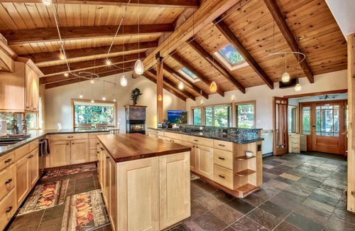 Montgomery Estates Cabin | Air Conditioning, Walk to Trails, Game Room, Hot Tub, 10 Beds, Large 5br, Near Lake