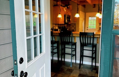 Cold Springs Cabin | Air Conditioning, Generator & 3 King-Size beds + 1 Queen