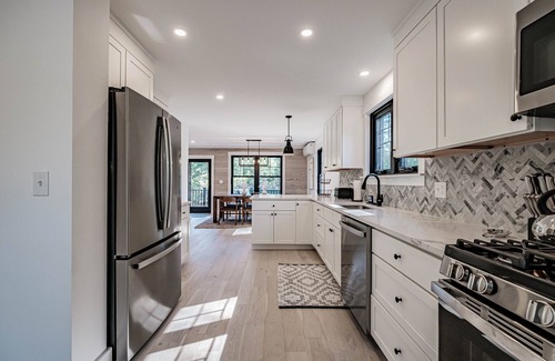 Bethel Ski Chalet | Air conditioning, hot tub, fire pit. Stylish comfort in the Maine Mountains