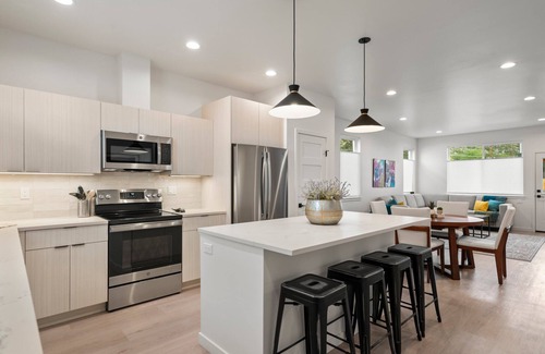 Durango House | Air-Conditioning, Monthly Discount, Pet Friendly!