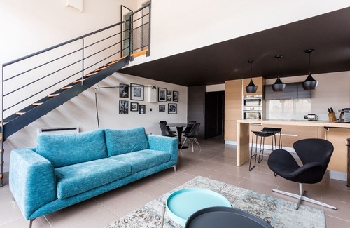 Aiguerelles Apartment | Air conditioning terrace/AC parking New town hall