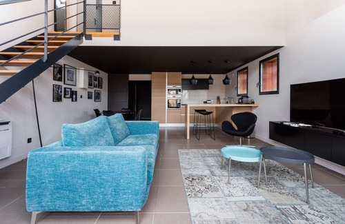 Aiguerelles Apartment | Air conditioning terrace/AC parking New town hall