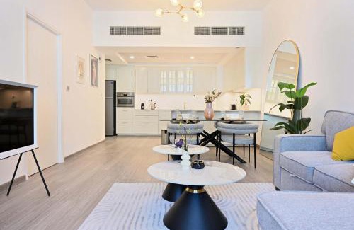 Motor City Apartment | Air Homes - Stylish Urban Living in a Modern 1BR
