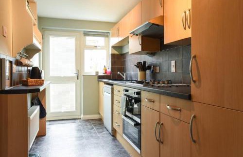 Gosport House | Air Maison - Family Home with Off-Road Parking