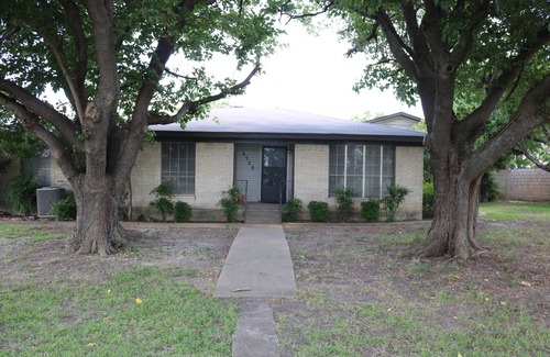 Hebron House | Air Park Home - Fly In/Fly Out