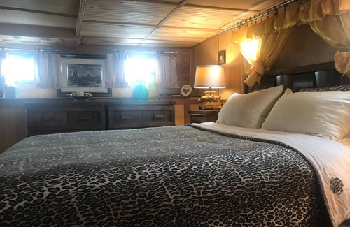 Belhaven Boat Rental | AirBnB Yacht retreat