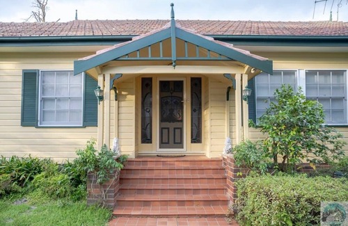 Beecroft House | Aircabin - Beecroft - Sydney - 3 Bed Holiday House