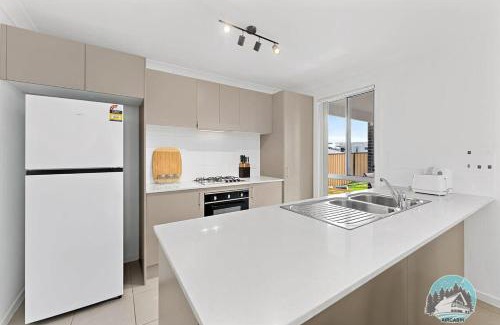 Edmondson Park House | Aircabin - Edmondson Park - 4 Beds Compy House