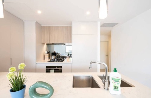 Epping Apartment | Aircabin - Epping - Cheerful - 2 Beds Apt Free PK