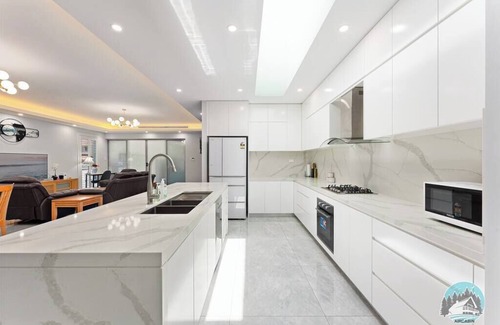 Fairfield House | Aircabin - Fairfield - Modern - 6 Bedrooms House