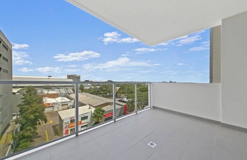 Mascot Apartment | Aircabin - Mascot - Spacious & Modern - 2 Beds Apt