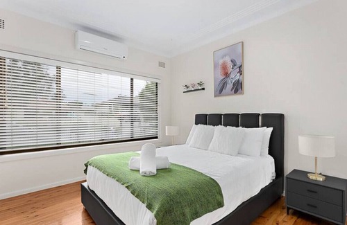 North Ryde House | Aircabin - North Ryde - Peaceful - 4 Beds House