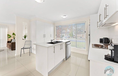 Oxley Park Cottage | Aircabin - Oxley Park - Lovely & Comfy - 2 Beds