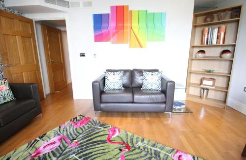Parsons Green and Walham Apartment | Aircon 2bed Flat in Chelsea outdoor Terrace